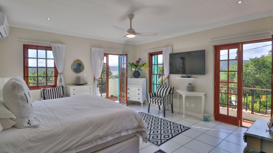 6 Bedroom Property for Sale in Kingfisher Creek Western Cape